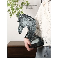 Sculpture de tête de cheval en résine texturée cristal, style chinois moderne, pour salon, entrée, ou cadeau de pendaison de crémaillère - Collection Mi Yu 2026 : Le Cheval de la Prospérité