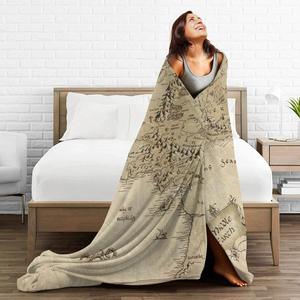 Couverture et jeté <span class=keywords><strong>de</strong></span> <span class=keywords><strong>lit</strong></span> en flanelle douce moderne tissée personnalisable avec carte <span class=keywords><strong>de</strong></span> la Terre du Milieu, légère et durable, pour la décoration d'intérieur hivernale - Product Image 3