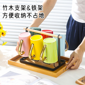 Taza de cerámica de color sólido con borde y asa dorados, con tapa y cuchara para café, té, regalo. - Product Image 3