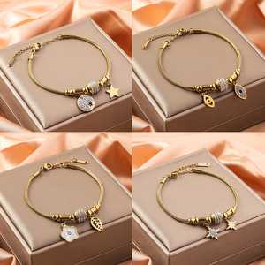 Bracelet en acier inoxydable avec pendentif trèfle à cinq feuilles incrusté de diamants, bracelets pour femmes, bracelets en or DIY pour la vente en gros transfrontalière - Product Image 1