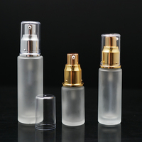 20ml 30ml 50ml Mattglas-Flaschen für Hautpflege-Serum Leere Zylinder Individuelle Farbe Gold/Silber Pumpzerstäuber ISO9001-Zertifiziert