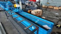 Machine de formage de profilés photovoltaïques entièrement automatique avec presse à poinçonner pour canaux de fixation solaires