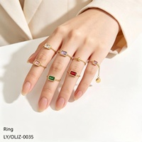 Nouveauté, design minimaliste, bague en acier inoxydable plaqué or 18 carats, chaîne à perles carrées en zircon cubique coloré pour femmes