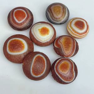 Matte Retro Aged Finish von Raw Stones 25-30mm Augen Augapfel Himmlisches Auge Roter Achat Natürliche Textur Landschaft Achat Verkauf von Stück - Product Image 2