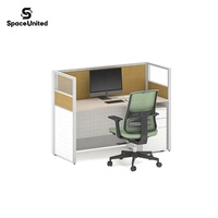 Postes de travail modernes avec cloisons de séparation SpaceUnited : bureaux individuels au design tendance avec cloisons de séparation