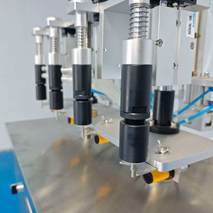 Machine de remplissage de toner cosmétique industrielle, quatre têtes, remplisseuse semi-automatique sous vide, maquillage, <span class=keywords><strong>eau</strong></span>, soin de la peau, produit en plastique, verre - Product Image 4