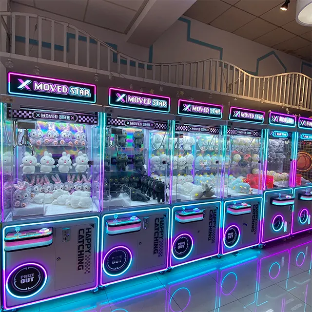 لعبة تعمل بالعملة المعدنية لمدينة الملاهي الرخيصة ، آلة بيع Arcade Claw مع فاتورة متقبل