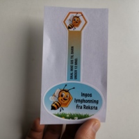 Etiquetas Adhesivas Personalizadas de PET/PVC Resistentes al Agua y a Desgarros, Impresión UV, Formas Ovaladas/Redondas, Precio de Fábrica