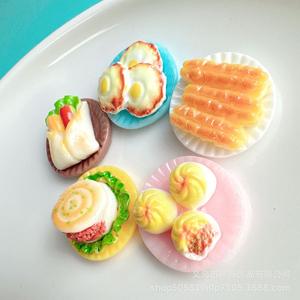 Moules en résine pour décorations de Noël et du Nouvel An, personnalisables pour pinces à cheveux, porte-clés, coques de téléphone, et créations artistiques peintes à la main - Product Image 3