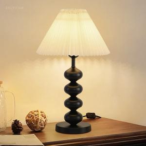 Lámpara de Mesa de Estilo Retro Francés, Luz Ambiental Creativa y Sofisticada, Estilo Vintage Americano, Decorativa para Dormitorio y Sala de Estar - Product Image 1