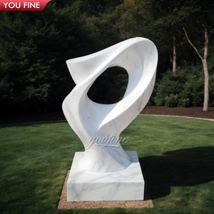 Scultura Moderna Astratta in Marmo Intagliata a Mano - Product Image 2