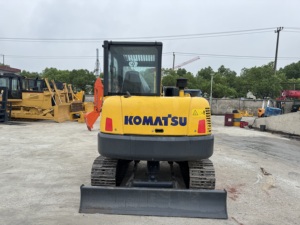Komatsu เครื่องขุด PC56ไฮดรอลิกขนาดเล็ก5.2t น้ำหนักปฏิบัติการ4.13เมตรขุดลึกสำหรับการก่อสร้าง - Product Image 5