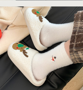Invierno <span class=keywords><strong>personalizado</strong></span> bordado árbol de <span class=keywords><strong>Navidad</strong></span> Santa diseño interior cálido Coral polar acogedor Fuzzy felpa hogar dormir zapatillas Calcetines - Product Image 5