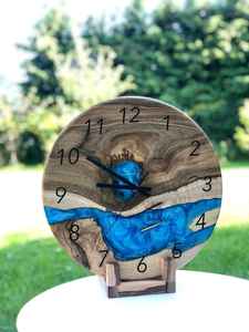 Elegante Reloj de Pared de Resina y Madera Hecho a Mano, Duradero, Funcional, Elegante y Decorativo, Perfecto para Sala de Estar o Dormitorio - Product Image 5