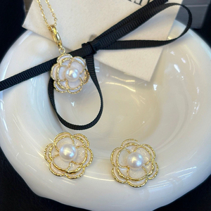 Nouveauté : Ensemble de bijoux en trois pièces Camellia, perles d'eau douce naturelles de qualité, plaqué or 14 carats, design 3D, style chinois classique - Product Image 3