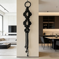 Décoration murale en corde noire à nœuds épais et pompons pour les marques de décoration intérieure et les détaillants transfrontaliers