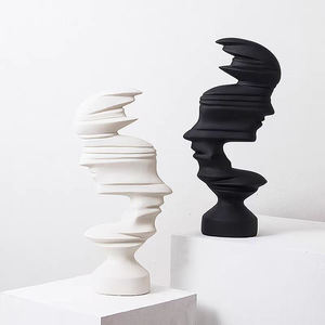 Scultura Moderna Minimalista Astratta in Bianco e Nero, Ornamento Artistico in Resina a Forma di Volto - Product Image 3