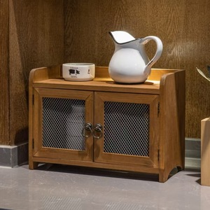 Gabinete de almacenamiento de escritorio de madera maciza con puertas de malla para tazas y cosméticos, organizador de pie de estilo retro - Product Image 1