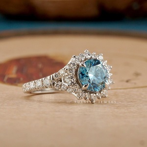 แหวนเพชรเครื่องประดับชั้นสูง ออกแบบมาเพื่อสะท้อนความหรูหรา สง่างาม และมีความงามเหนือกาลเวลา ด้วยเพชรคุณภาพพรีเมียม - Product Image 2