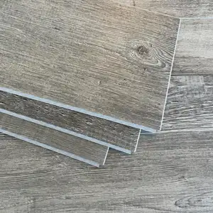 Fabricante Fácil instalação de piso de tapetes industriais de piso spc clique em azulejos de plástico interligados