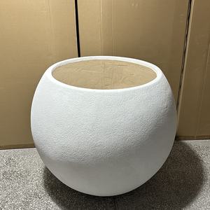 Pot Bunga Fiberglass Sederhana Ramah Lingkungan Ukuran Besar Gaya Amerika untuk Penggunaan di Luar dan Dalam Ruangan untuk Kondisi Taman - Product Image 3