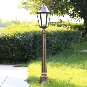 Lampadaire Solaire Extérieur LED sur Poteau en Fer avec Abat-jour en Verre, Blanc Chaud 2700K, IP66 Étanchéité, Détecteur de Mouvement pour Éclairage - Product Image 6