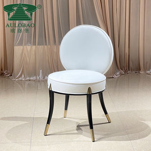 Chaise de salle à manger en velours blanc avec pieds en métal fer forgé - Product Image 1