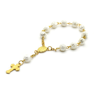 Bracelet chapelet en perles imitation or avec croix, bijoux de mariage unisexe - Product Image 1
