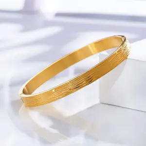 In acciaio inossidabile 18K oro di lusso Arabia saudita gioielli nuovi all'ingrosso personalizzati ultimi disegni Non appannati legno grano braccialetto da donna