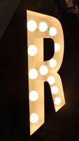 Lettres en acrylique lumineuses personnalisées YIJIAO, lettres en relief éclairées par l'avant pour les boîtes lumineuses publicitaires