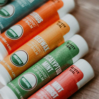 Mini boîte de produits de beauté de marque privée personnalisée pour le soin des lèvres Baume à lèvres repulpant brillant à saveur de fruit pour femmes et enfants