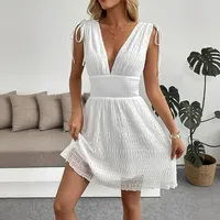 Robe d'été blanche unie à col en V sans manches coupe ajustée pour femme, style décontracté pour les vacances, ODM avec faible MOQ