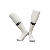 Chaussettes de compression athlétiques blanches pour jeunes, avec logo personnalisé, pour le printemps, montantes jusqu'au genou, antidérapantes, pour le football, écologiques, séchage rapide, avec grip sur la semelle.