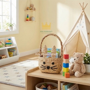 Panier de rangement en jacinthe d'eau tressé fait main à prix abordable, panier lapin avec poignée supérieure pour chambre d'enfant - Product Image 1