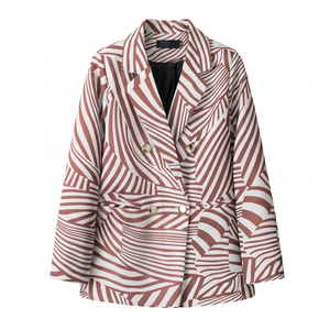 Blazer de lana tejida para mujer, diseño personalizado OEM, antiarrugas, con bordado 3D, botones y estampado, de poliéster, para invierno. - Product Image 3