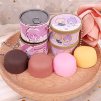 Porte-clés souple et durable, personnalisable, parfum vanille, style dessin animé, pour promotion, avec breloque amovible, effet pudding crème glacée compressible
