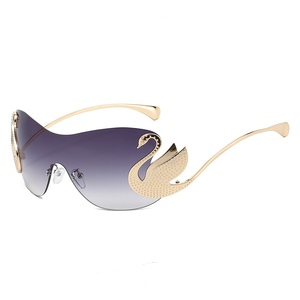 Lunettes de soleil sans monture UV400 tendance style européen et américain pour femme, design monobloc avec branches en forme de cygne ornées de diamants, transfrontalier - Product Image 4