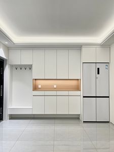 Aparador para Refrigerador con Altura Ajustable y Panel Trasero Ventilado para Cantina de Personal, Cocina Compartida y Espacio de Almacenamiento en el Comedor - Product Image 3