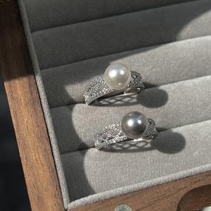 แหวนเงินแท้ S925 ดีไซน์หรูหรา ประดับมุกแท้สีเทาออสเตรเลีย ฝังเพชรลายฉลุ - Product Image 3