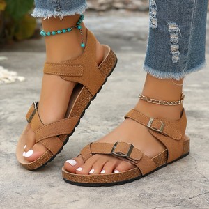 Les nouvelles <span class=keywords><strong>sandales</strong></span> à talons compensés rétro 2025 pour femmes sont des <span class=keywords><strong>sandales</strong></span> à semelles épaisses à la mode et à la mode - Product Image 3