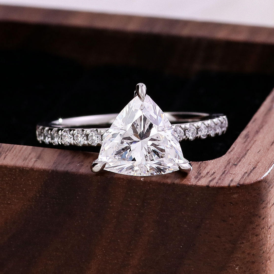 Bague en or blanc 14 carats avec diamant de laboratoire