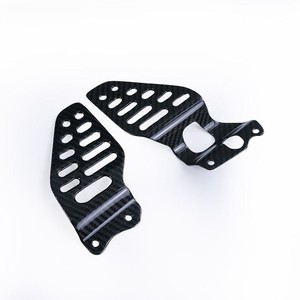 Protector de talón de fibra de carbono seca 3K para reposapiés de motocicleta Yamaha YZF-R6 2017-2024 - Product Image 4