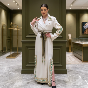 Vente en gros d'abayas AL HIJRAH, abaya de luxe brodée de couleur tan à manches longues, anti-rides, abaya pour femmes, robe de prière en soie de haute qualité faite à la main - Product Image 3