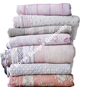 Manta Raschel Hecha a Mano, Única en su Tipo, Tamaño Individual, Acolchada Kantha, Patchwork de Sari Reciclado, 100% Algodón, Cuatro Estaciones, Balajee - Product Image 1