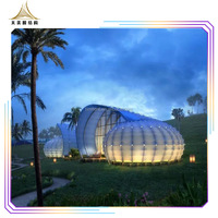 Structures de maisons préfabriquées d'extérieur, structure de tente à membrane tendue en PVDF, architecture en forme d'escargot, tentes de glamping de luxe, hôtel