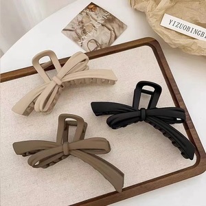 Großhandel Maßgefertigte 2026 Trendige Große Schleifen-Haarklammern Premium Matte Haarklauen für Damen Party-Accessoires - Product Image 1