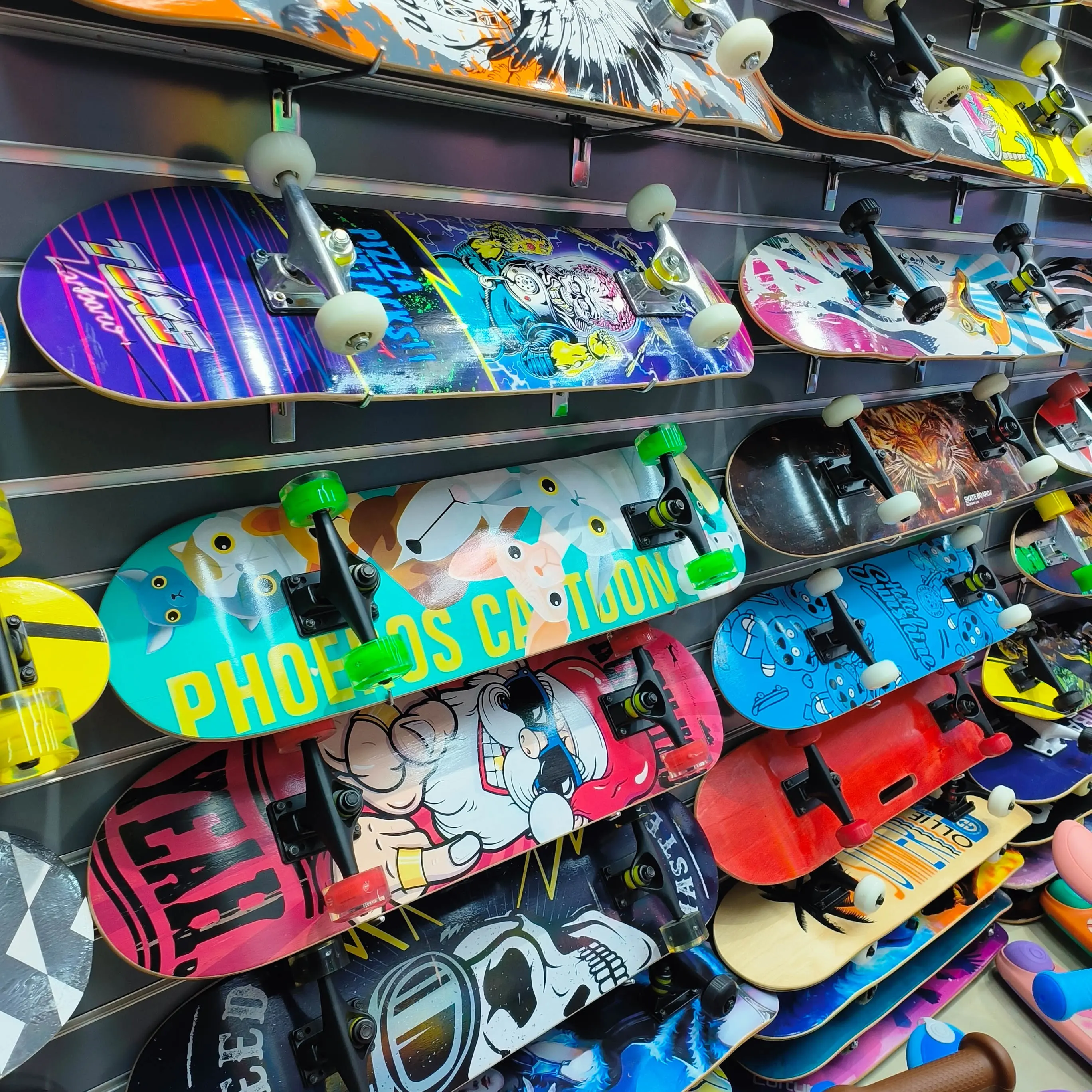 Venta caliente China Fashion Factory Costo más bajo Nueva Tabla de skate con venta al por mayor Skateboards monopatines y patines