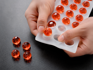 Moule en silicone personnalisé pour bonbons gélifiés avec logo TH, qualité alimentaire platine, compatible FDA LFGB, pour fabricant de suppléments OEM - Product Image 5