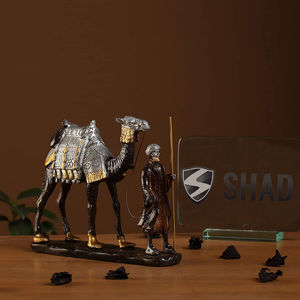 Estatua de Latón Hecha a Mano del Comerciante Habibi de Arabia, Elegante Figura Decorativa para el Hogar y la Oficina - Product Image 3