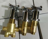 Nouveaux produits : Robinet de bain-douche, Ensemble de robinetterie de baignoire, Robinet de bain à remous avec hydromassage, Mitigeur de bain en laiton 515